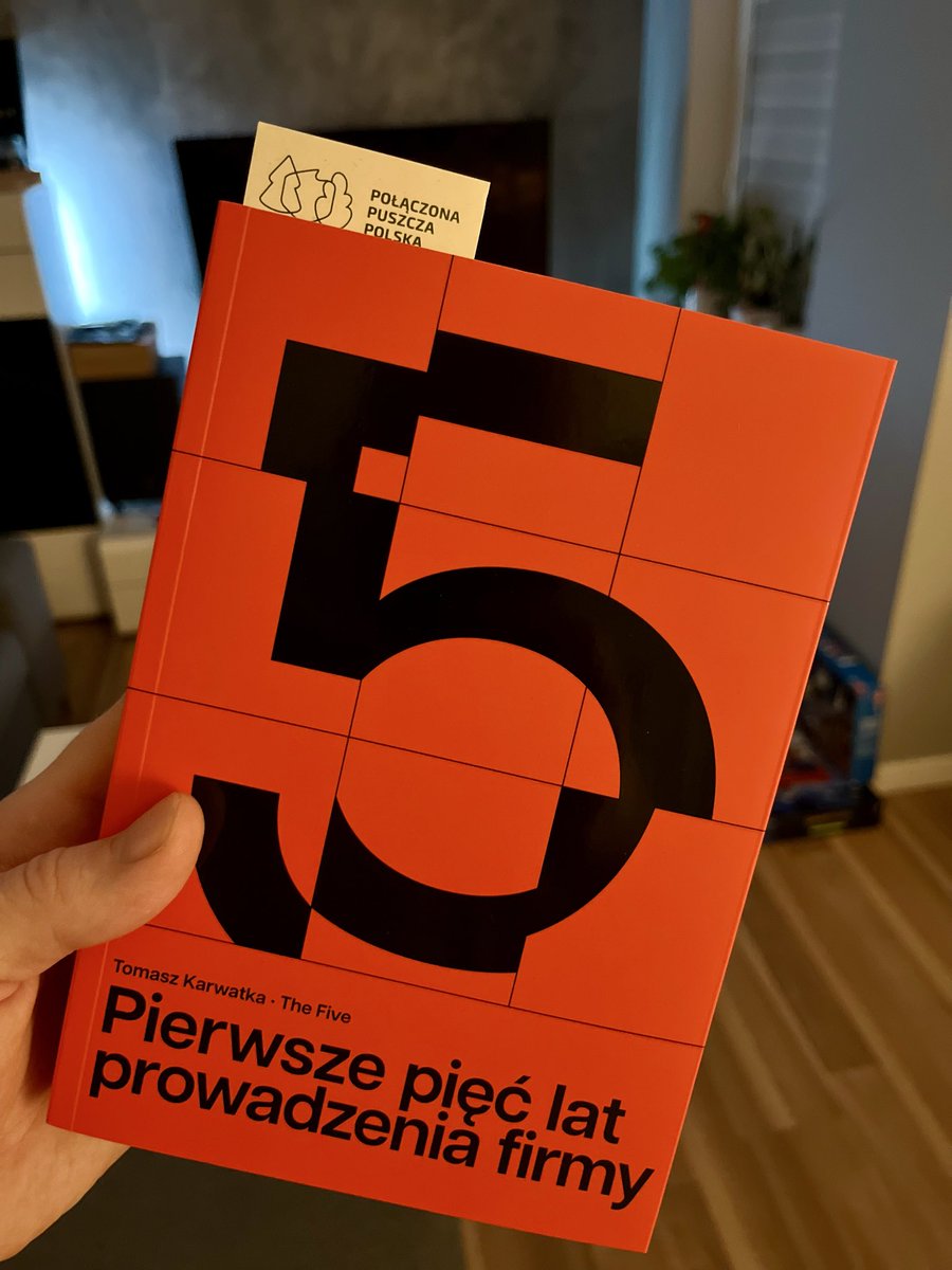 robert10rano's tweet photo. No i jest! Pomimo tego że czytam aktualnie inną książkę to ta tak mnie kusi że chyba muszę ją zacząć czytać 😂 @tomik99 🫡#the5 https://t.co/SAu4B7gCkd