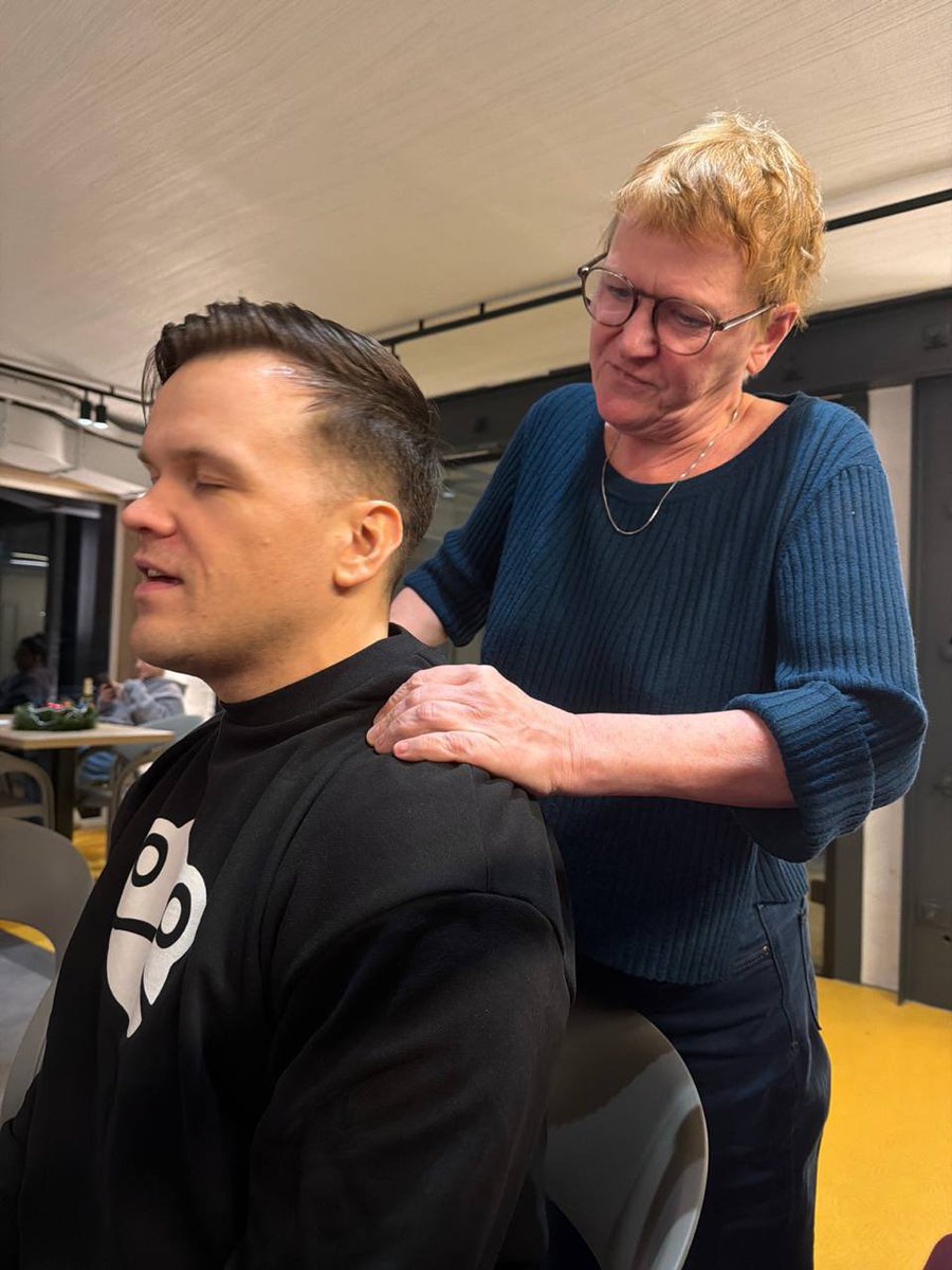 Best caption for this pic of <a href="/alexanderbits/">Aleeex</a> wins $25 in $veSail 👇🐸👇