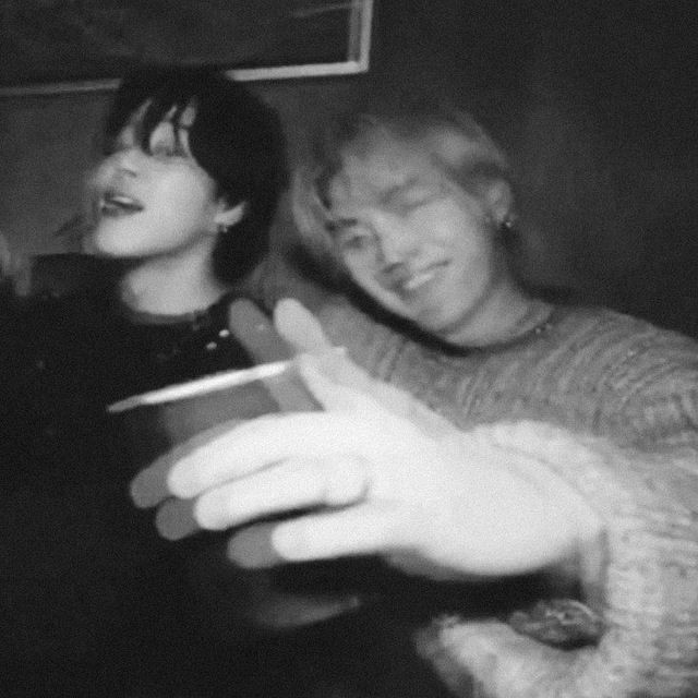 bazen uzaklaşıyor olsak dahi bendeki yerin daima özel kalacak. kendini kötü hissettiğin, çıkmazda olduğun veyahut en mutlu anlarını sen farkında olmasan bile seninle paylaşıyorum. en değerlilerimden birisi doğmuş, mutlu ve sağlıklı yıllara voltaire'im.