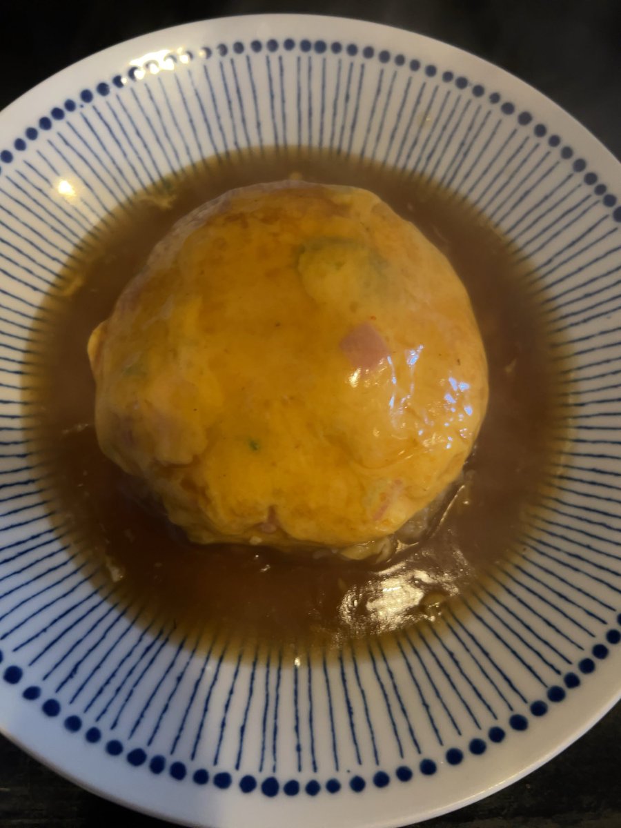 chigasakiramen's tweet image. 野菜ラーメン 喜楽亭@名古屋駅。天津飯・ラーメン1000円

開店日、出自不明。名駅の未訪店。ランチ時、待ちあり

スープはさらりとした清湯で細縮れ麺が入る野菜ラーメン。特記すべきは話題の天津飯でふわトロの分厚い焼き玉子が上手い😍同行者の炒飯も抜群の美味さで納得の退店