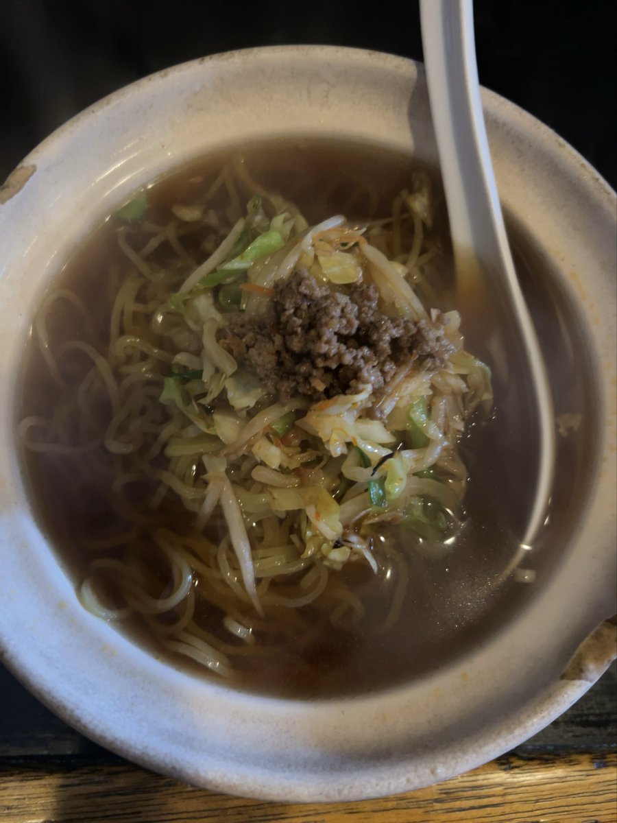 chigasakiramen's tweet image. 野菜ラーメン 喜楽亭@名古屋駅。天津飯・ラーメン1000円

開店日、出自不明。名駅の未訪店。ランチ時、待ちあり

スープはさらりとした清湯で細縮れ麺が入る野菜ラーメン。特記すべきは話題の天津飯でふわトロの分厚い焼き玉子が上手い😍同行者の炒飯も抜群の美味さで納得の退店