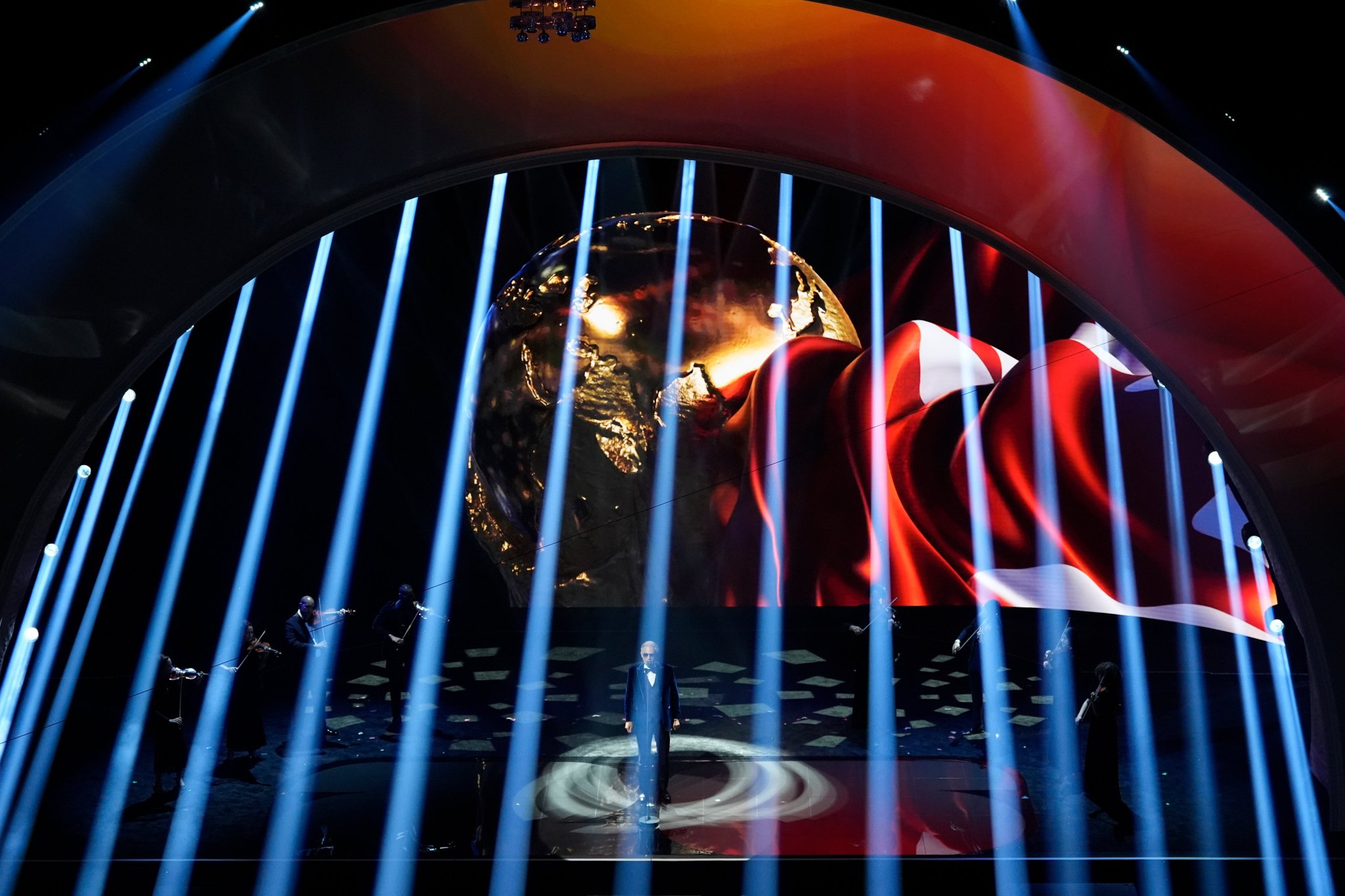 عاجل قرعة مونديال 2026 تشعل المنافسة مبكرًا.. ومباراة الافتتاح تستحضر سيناريو 2010. تعرّف إلى كل 