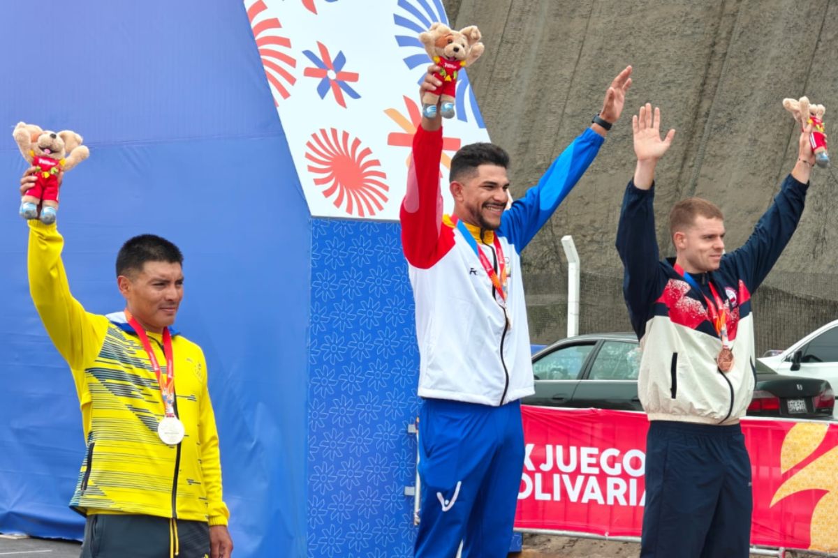 #JuegosBolivarianos2025  | 🇵🇪🚴‍♂️🏆🥇🇻🇪Leangel Linarez,🇪🇨Jonathan Caicedo y🇨🇱Francisco Kotsakis, en el podio de la prueba de ruta de los Juegos Bolivarianos Lima–Ayacucho 2025🇵🇪🚴‍♂️ 🏆💪🇨🇴👏 

#ElPortalDelCiclismo #CiclismoDeRuta #JuegosBolivarianos <a href="/JBolivarianos25/">Juegos Bolivarianos Ayacucho-Lima 2025</a>