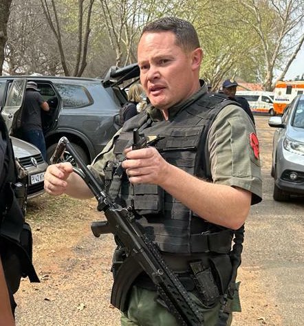 KingMntungwa's tweet photo. Julius Mkhwanazi was aware of who Witness D is when he was interviewed by IPID. Commissioner Khumalo warned him not to say the name. #MadlangaCommission Marius “Vlam” van der Merwe https://t.co/r6D3zaiOTS