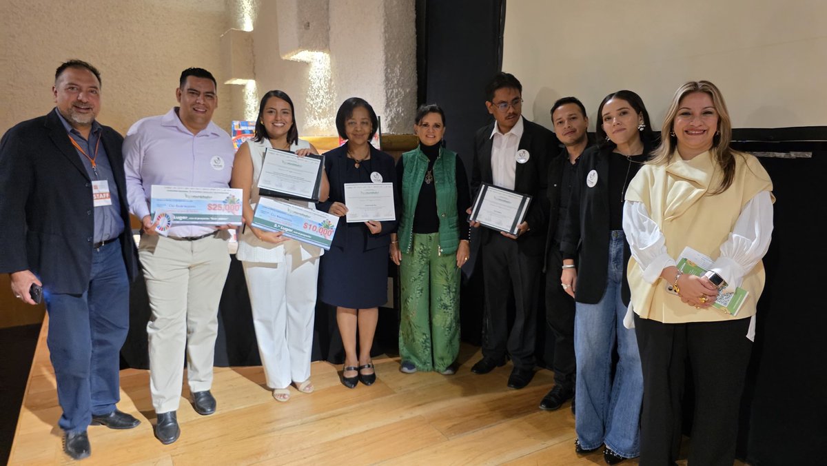 Premiación del Concurso de Ecomunidades por La Paz con proyectos muy creativos de economía circular que además de cuidar el ambiente en que vivimos tiene una influencia positiva en la salud mental. Además promueven  la transformacion de estilos de vida hacia mayor consciencia.