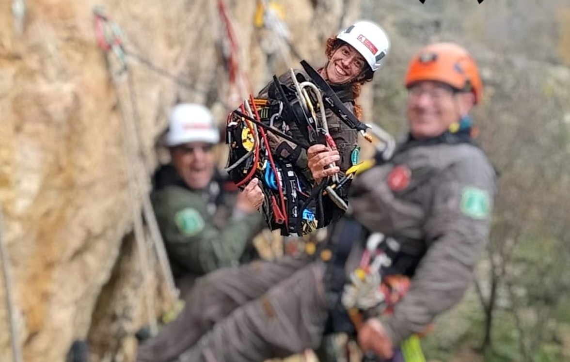 ⚫👮🏻‍♀️🧗🏻‍♀️
En memoria de la compañera Cristina Gallardo,  funcionaria del Cuerpo de #AgentesMedioambientales de la <a href="/generalitat/">Generalitat</a>, componente del Grupo de Intervenciones en Altura.

Vídeo homenaje.
aeafma.es/gabinete-de-pr…