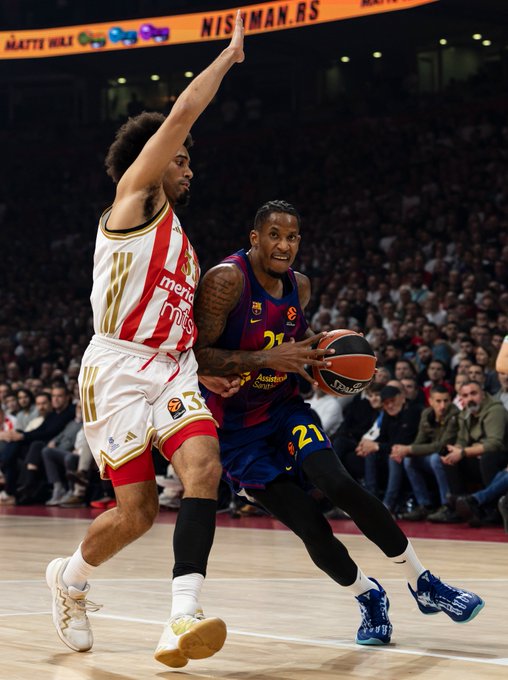 Gran victoria de Barcelona en Belgrado: 89-79 a Estrella Roja.
Los catalanes quedan con registro de 9-5 en la Euroliga.
📸Will Clyburn fue el goleador del partido con 22 puntos.
Juani Marcos aportó cuatro tantos, dos asistencias y dos robos.