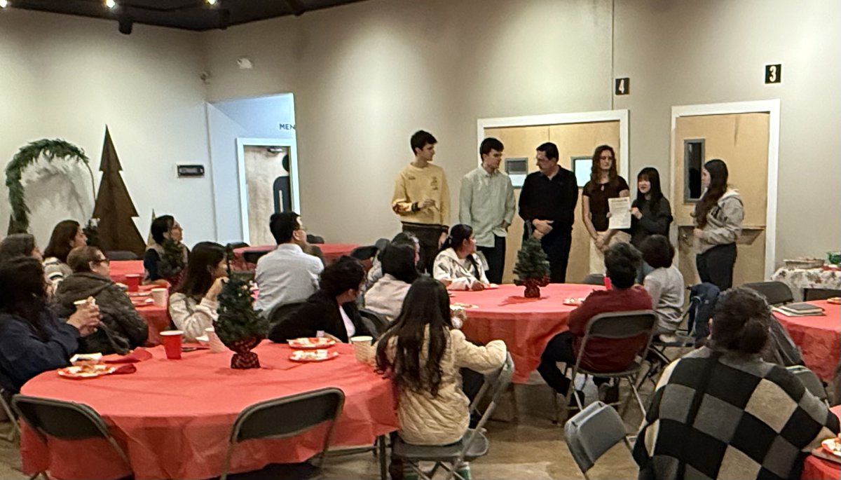 TaunyaPainter's tweet image. Happy @UN Volunteer Day. Bellwether students partnered with CP ESL to support low income immigrants with “Help for the Holidays”—tickets to Christmas experiences, activities for the kids, and a nice meal.