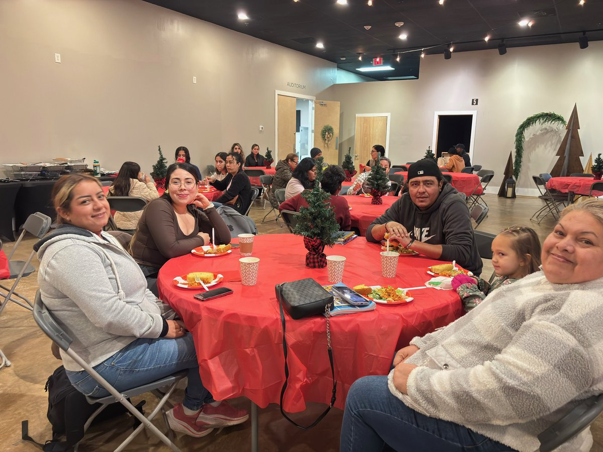 TaunyaPainter's tweet image. Happy @UN Volunteer Day. Bellwether students partnered with CP ESL to support low income immigrants with “Help for the Holidays”—tickets to Christmas experiences, activities for the kids, and a nice meal.