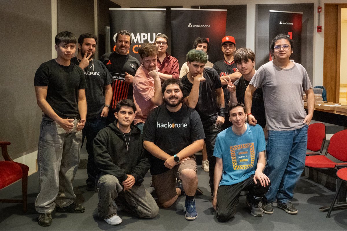 Nouscreativelab's tweet photo. @jpgchile @udp_cl @AvaxTeam1 @campusonchain Notable! Estás haciendo crecer la comunidad Blockchain con generaciones nuevas. Grande Pablo🙌🏼 https://t.co/LsdvzGzOYl