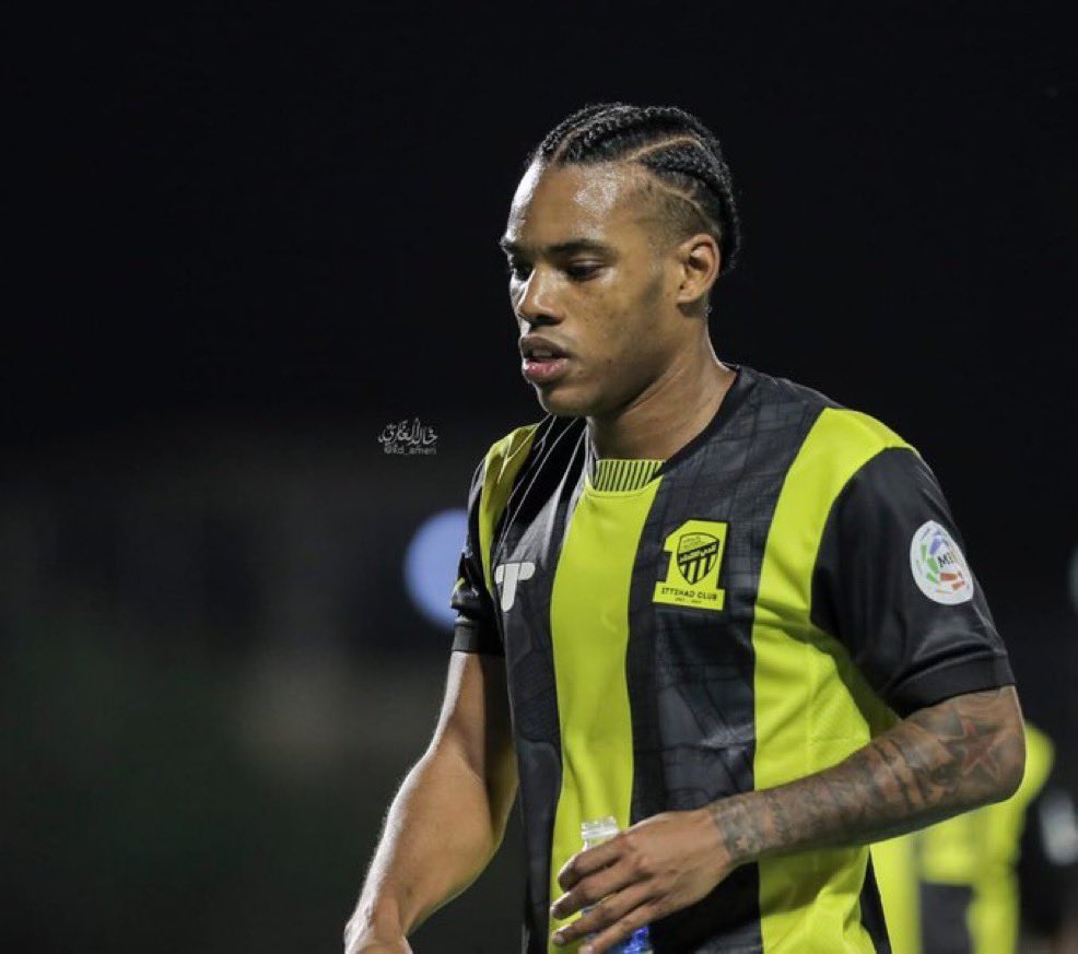 استغرب من الي يقول الرأس الاخضر صعب ترا جناحهم غاري رودريغيس الي باس اليد مع الاتحاديه عشان ما يهبط 2020 وفقع