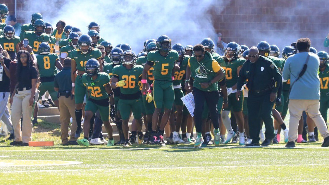 CliffordM75_'s tweet photo. After talking to @Steve_Wallace_2 , I'm Blessed to receive an offer from Kentucky State University https://t.co/dIlFf2QElU