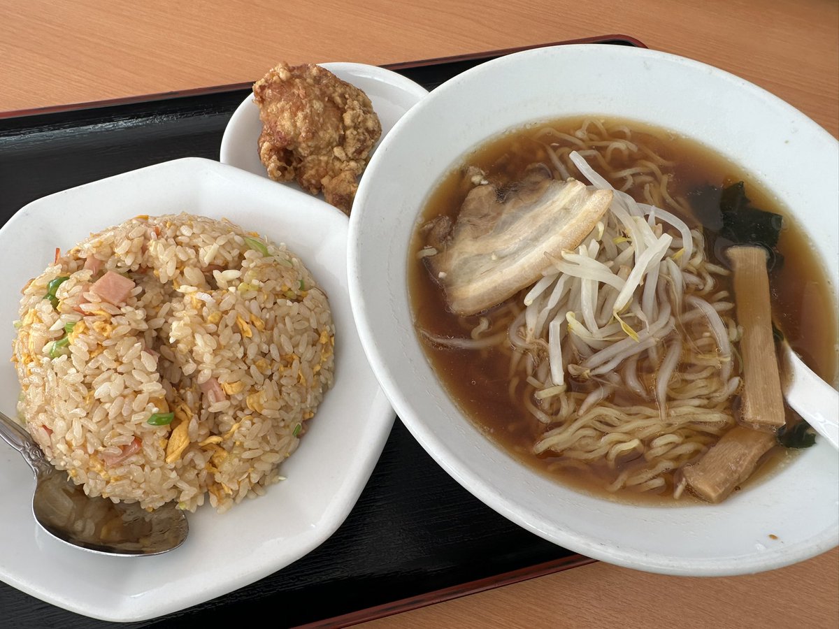 BJ_mt222's tweet photo. 千葉 鴨川
中華料理 福盛
ニンニクラーメン
ニンニクチャーハン😋 https://t.co/bDJla9pfoQ
