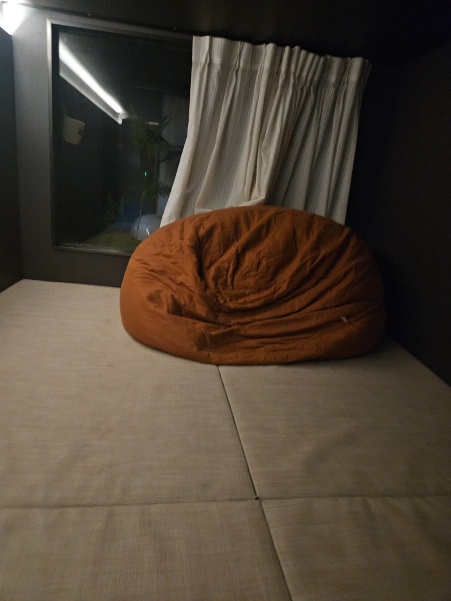 这次晚上来汤泉♨️大🐔比以往多的多。就是太傲娇，一晚上下来绩效才完成✅30%。但至少免了白板的情况。睡醒之后不知道还会有多少人🐔来站街?#岚悦汤泉#重庆泡澡#重庆温泉