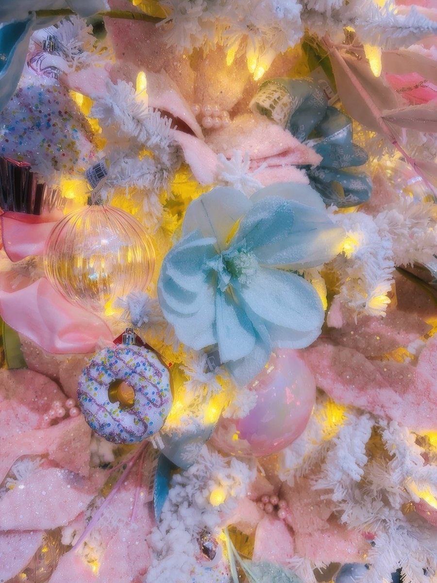 i went christmas shopping today!! i can't believe it's already so soon..