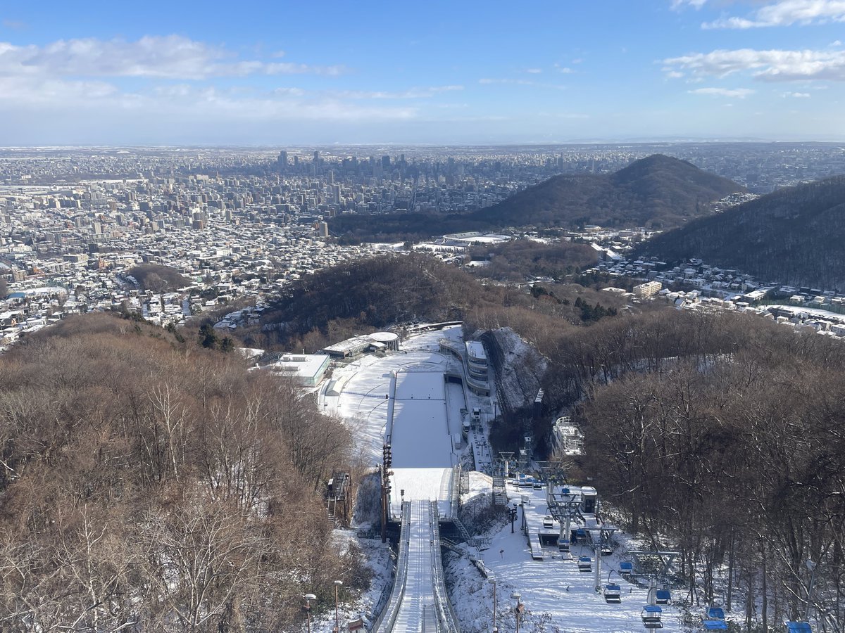 大倉山冬花火2025 supported by武ダGEAD本日いよいよ開催🎆です。
現在の大倉山の天気は快晴☀️気温は7度🌡️
夜は0度前後まで冷え込むことが予想されます。
暖かい格好でお越しください！皆様のご来場心よりお待ちしております。
なお、当日券の販売もありますので公式HPをご確認ください。#大倉山冬花火