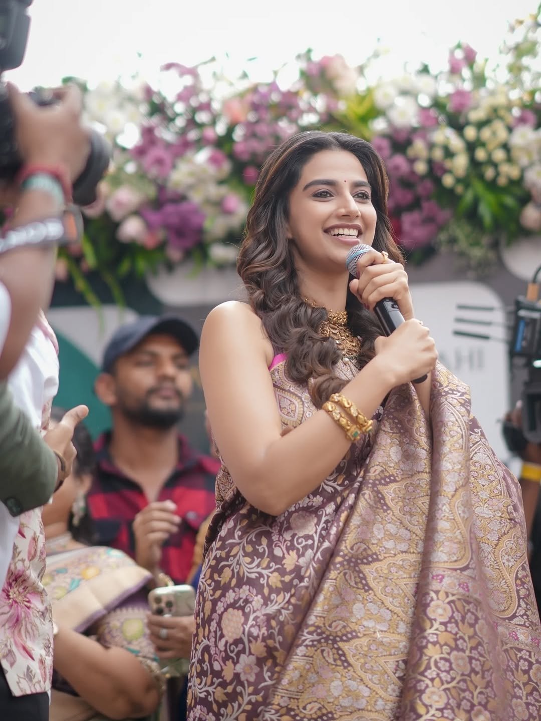 G7c0KfybMAAL8Lp?format=jpg&name=large