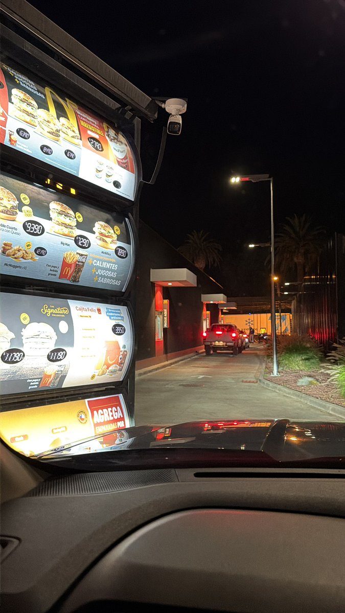 jojemtb's tweet photo. Que @McDonalds_Cl  más lento aquí en Ovalle 
Pésimo! https://t.co/qrdsyGBsnJ