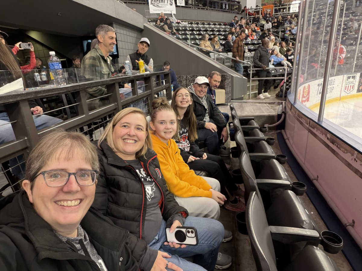 Hockey night at the Lancers with <a href="/Mavpuck/">Mavpuck</a>