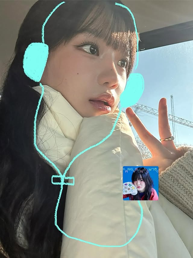 kang hyewon left a comment on jo yuri's ig post

"⛄🩵"