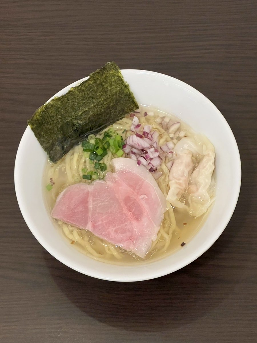 本日の限定は、
【辛！塩つけ麺〜自家製柚子胡椒入り〜】
【和風昆布水つけ麺】【パイタン赤】
【鶏塩まぜそば】【貝煮干しラーメン】です。

大分寒くなってきましたね。
八鶏のラーメンでポカポカに暖まってください🍜