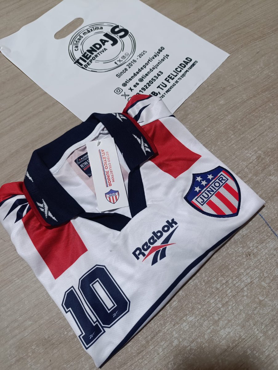 Voy a regalar esa camisa retro, será una rifa (el lunes) la tiro.
Solo tienen que hacer estos dos pasos

1) seguir al vale <a href="/INN0MBR4BL3/">JFPI dev 🤖</a>  el me está ayudando a hacer mi app de domicilios 🥹 siganlo y el regresa follow

2)dar RT y fav a este tuit 

Gogogogog