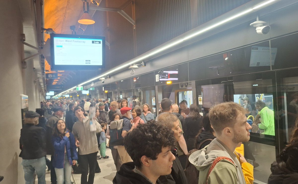 craig_halsall's tweet photo. 12:30 Saturday scenes at #TownHallStation

#SummerStart #MetroTunnel #MetroTrains https://t.co/RZ7srtwImf