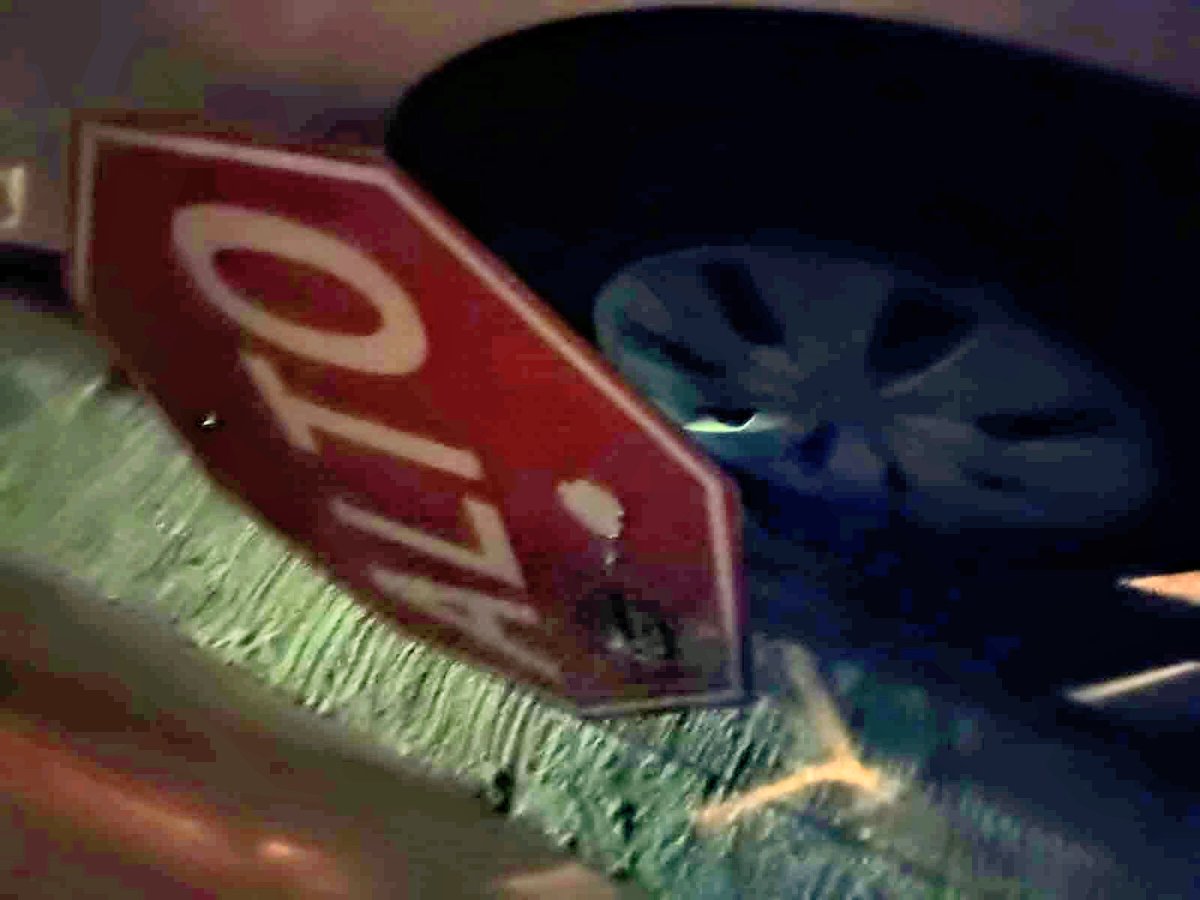 Vecinos de la Unidad Aquiles Serdán detuvieron a una persona que se estaba robando la señalética de ALTO. No pudieron retenerlo para entregarlo a las autoridades, pero sí recuperaron el señalamiento.

¿Nos pueden hacer favor de volverlo a poner, <a href="/PueblaAyto/">Puebla Gobierno de la Ciudad</a>
<a href="/pepechedrauimx/">Pepe Chedraui 🇲🇽</a>? Tnks