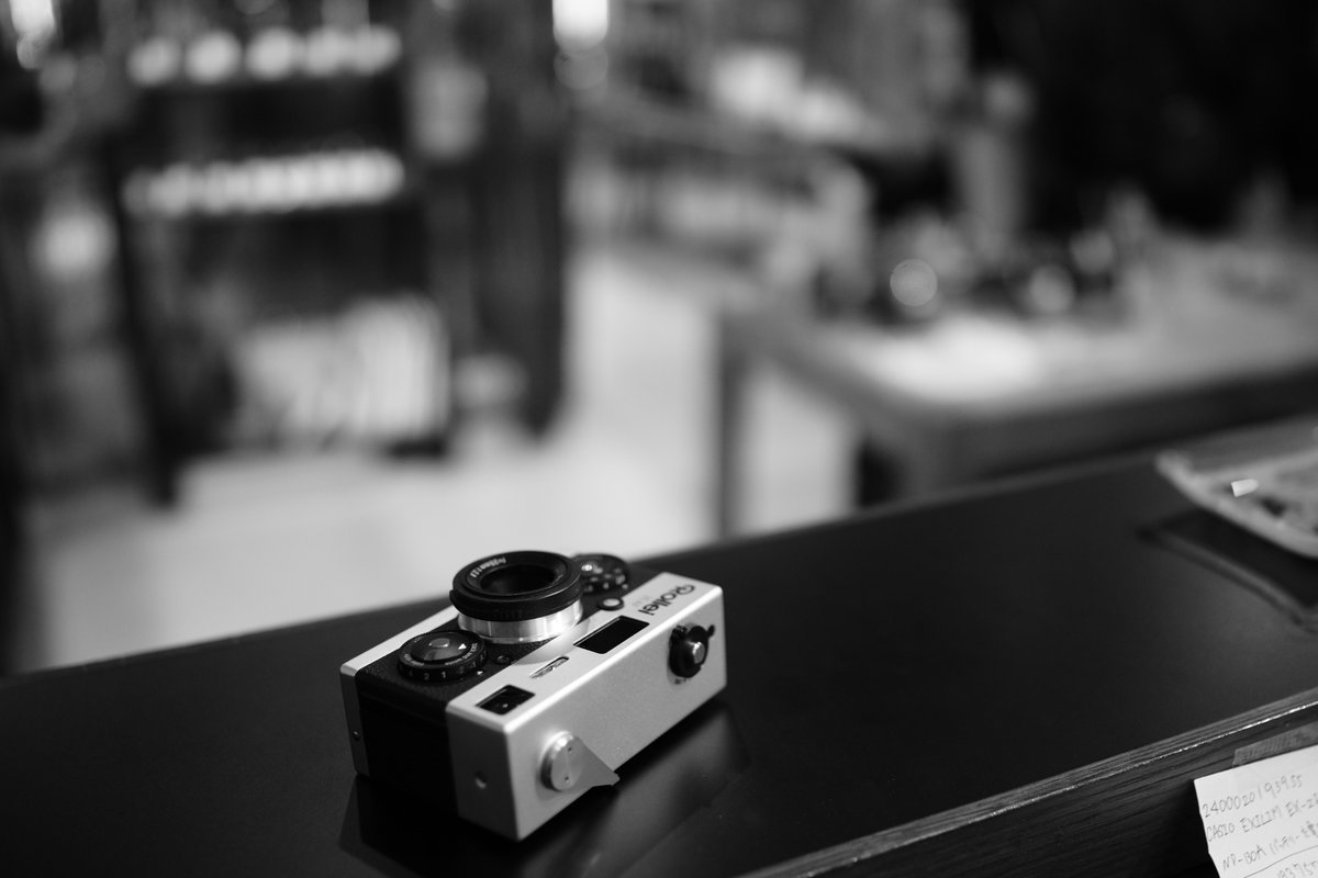 sanpoucamera's tweet photo. Rollei 35AFを手にしてから
1年が過ぎた
メインという程の使用頻度ではないが
ゆっくりと撮りたいとき
持ち出すことが多い
散歩の相棒に、旅行の相棒に
行先を楽しみたい時
このカメラはとても良い相棒になる
2024年に登場したカメラ
長く付き合いたいと思う
＃rollei35af https://t.co/1ct1Y3KzXw