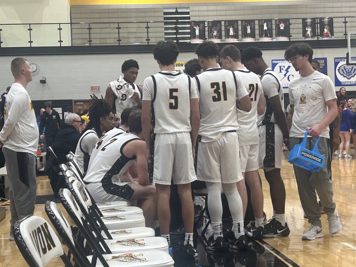Orioles_AD's tweet photo. ⁦@AvonOrioleHoops⁩ trails ⁦@HSEAthletics⁩ 48-46 after 3. https://t.co/QvY2dysLNr