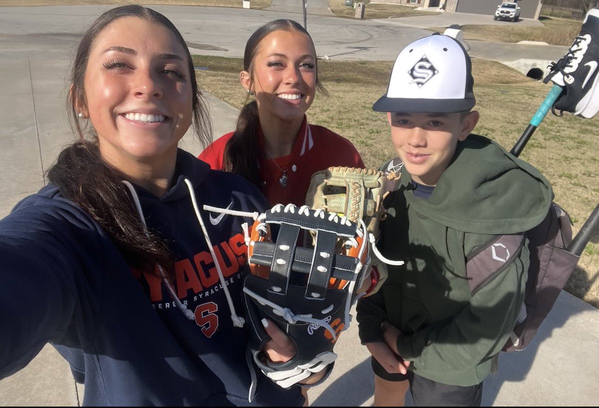 Family workouts over Thanksgiving break! Thank you <a href="/WeavGrace/">Grace Weaver</a>  for always pushing us! Let’s get this 🥎camping season started…. ✈️❄️
<a href="/HudWeaver2030/">Hudson Weaver</a>
