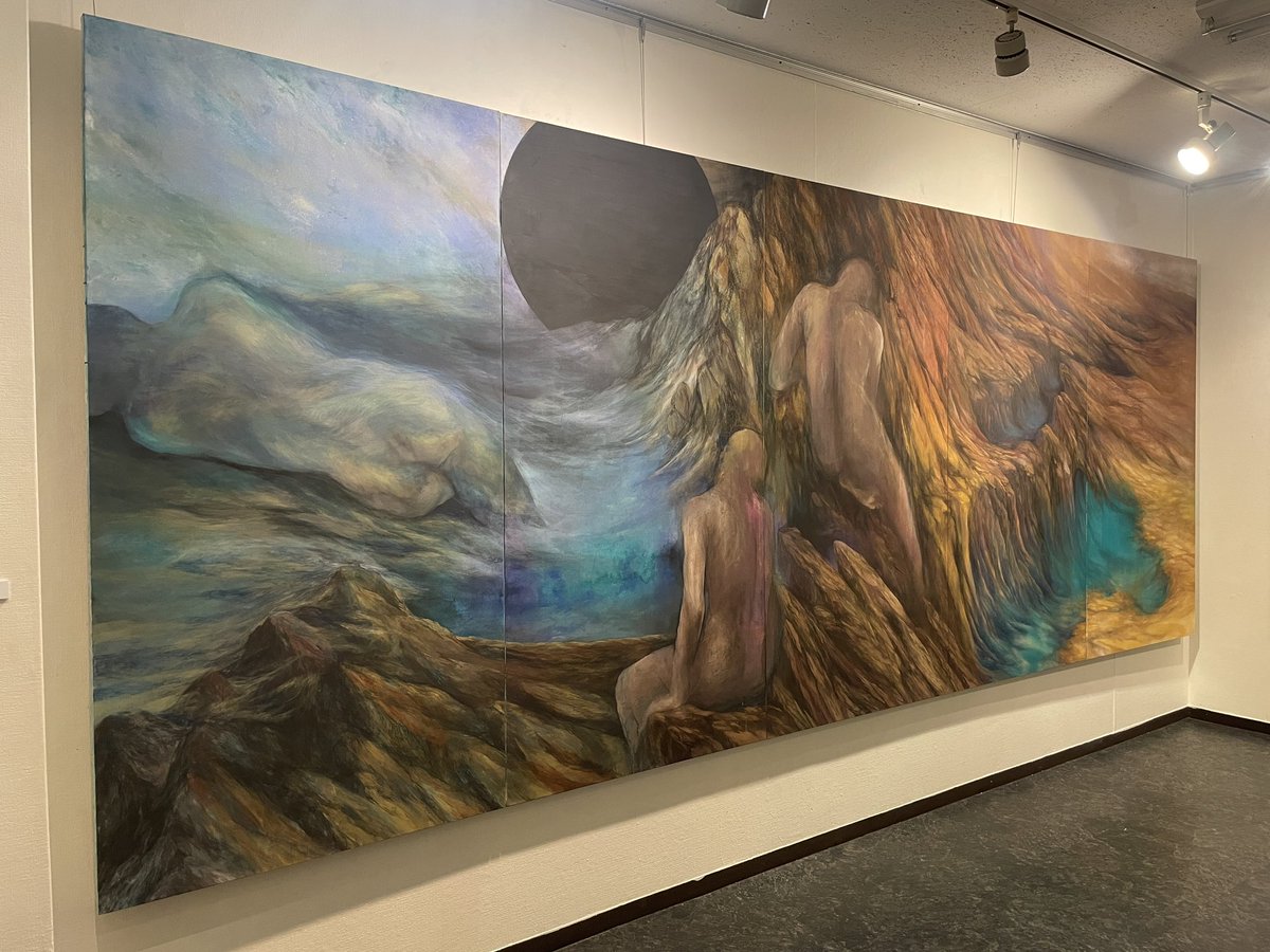 銀座の柴田悦子画廊で個展「sign2025」を開催中の森田舞さん。12/10まで。