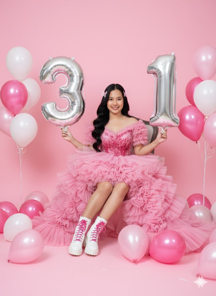 Kyrainbow26's tweet photo. ✨🎂 Happy birthday to myself and I. 🎂🧁￼.. https://t.co/j2kuqimvt8