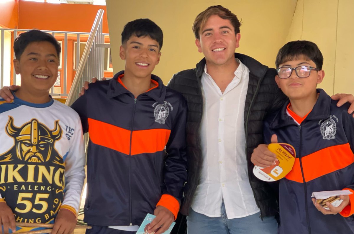 IvnZarco4's tweet photo. Desde #Tepeapulco escribimos una nueva historia para #Hidalgo!👊🏻😎
#DejandoHuella
#JuventudQueTransforma https://t.co/fWRJAoXHhm