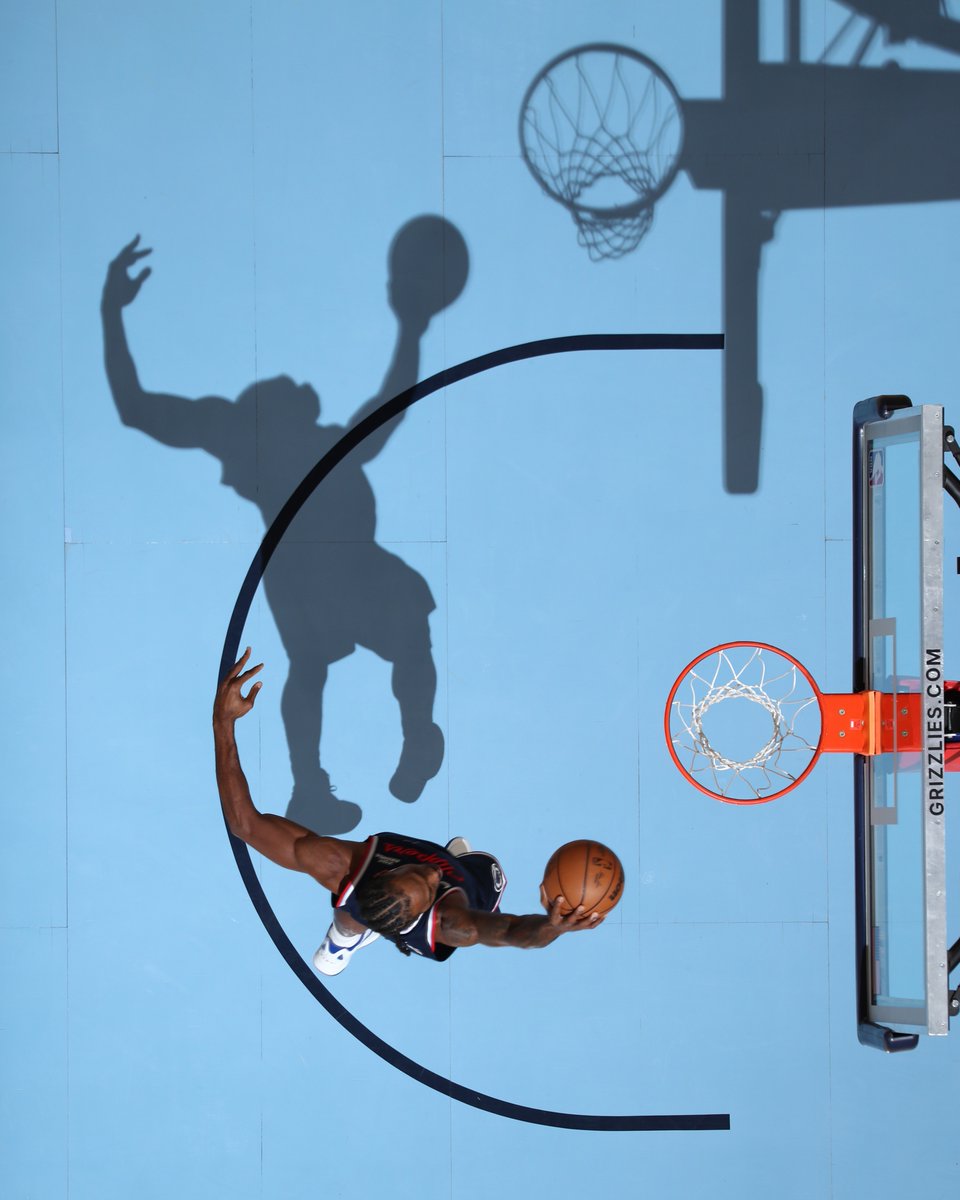 we know this technically isn't a poster dunk, but can we still make this photo of Kawhi one??? 📸