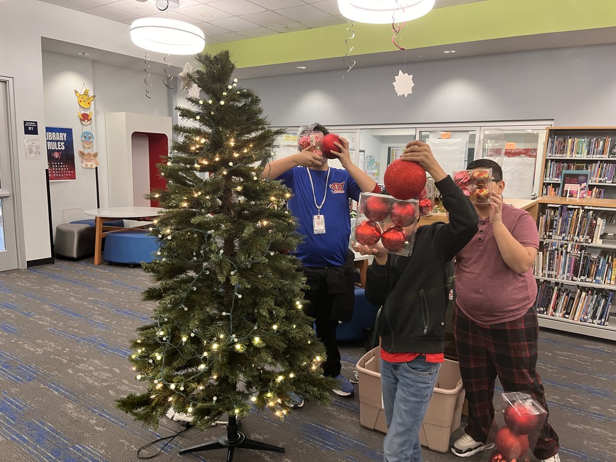 It’s a special time at the #BAMS Library! <a href="/BAMS_GLopez/">Gabriel Lopez</a> <a href="/Bsanchez_BAMS/">Bernadette Sanchez</a> <a href="/YISDLibrarySvc/">YISD Library Literacy Services</a>