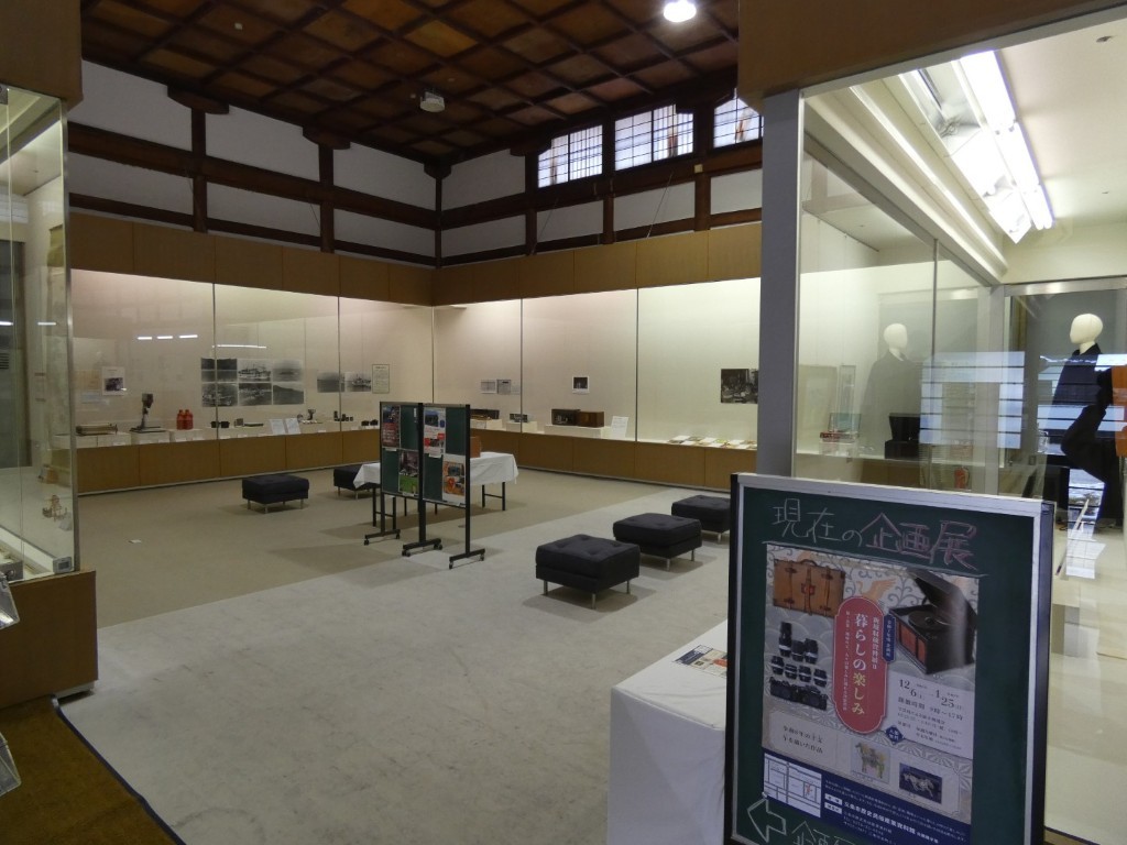 〈企画展開催中〉
#れきみん では本日より企画展「新規収蔵資料展Ⅱ 暮らしの楽しみ」を開催しています✨

蓄音機やカメラといった娯楽や趣味の道具を展示中です。

12/21(土)・1/12(月･祝)午後２時からは展示解説会も行います💁
ご来館お待ちしています。

#三条市