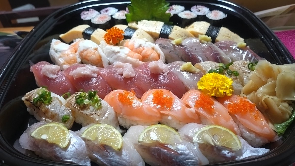 tamonosuke's tweet photo. すし処えにしの12月店休みです！年末注文も予約受付中ですのでお早めに連絡お願い致します🍣✨  #すし処えにし #年末注文 #店休み #すし #盛り込み https://t.co/cJovoQfpqw