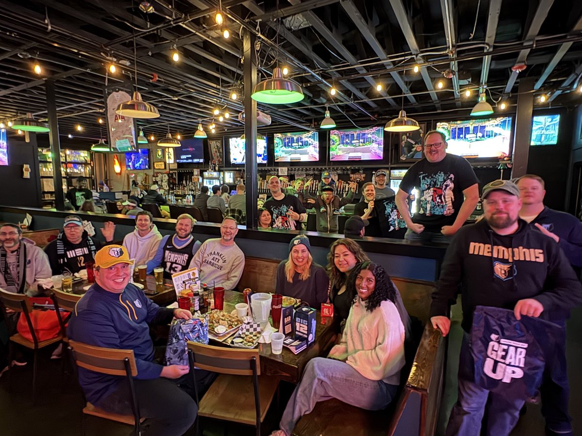Great crew battling the cold and enjoying #grizzlies basketball at Nobles!

<a href="/memgrizz/">Memphis Grizzlies</a>
