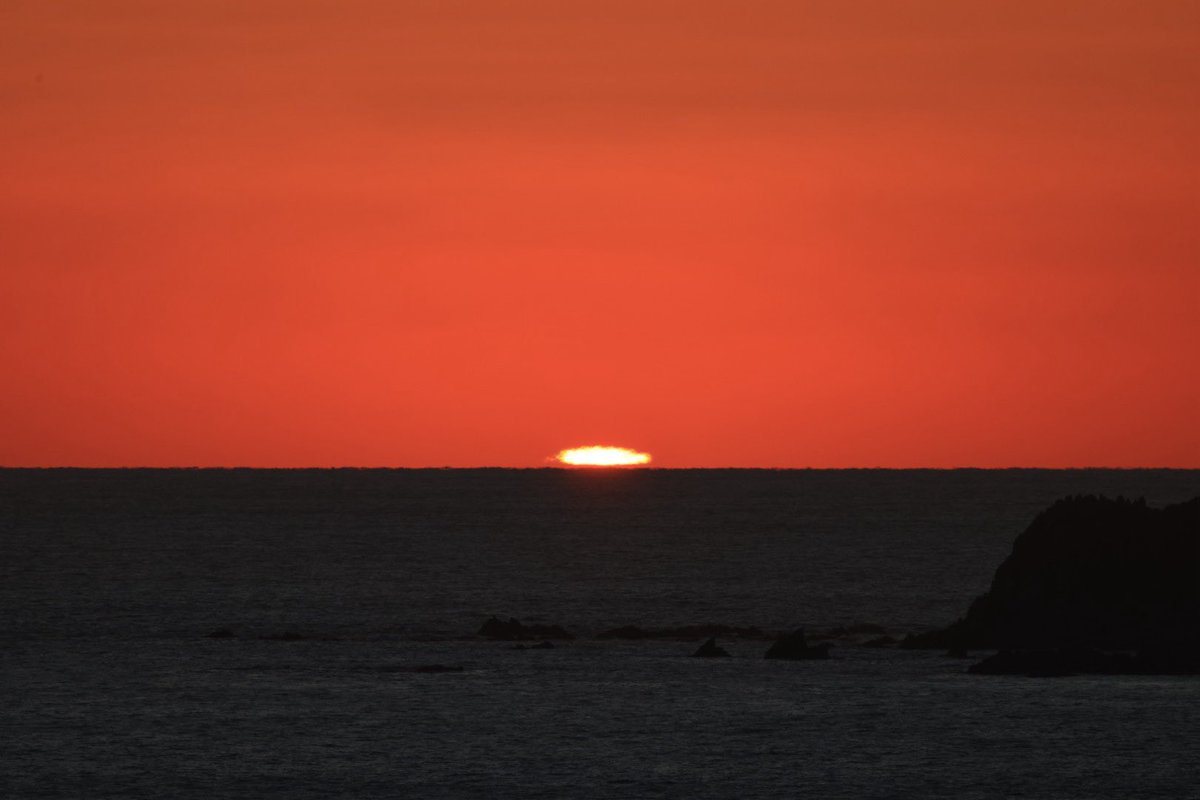 夕べ 先日だるま夕日が見れました！ 水平線に夕日が沈む地域ってそんなに
