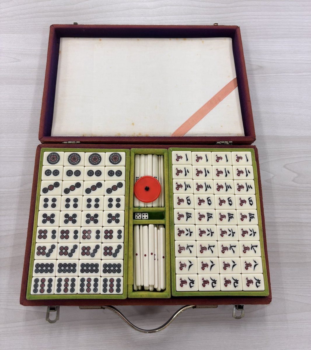 麻雀セット　値下げ年代物 最近ブーム再来の 麻雀牌セット 入荷いたしました 頭の体操にどうぞ