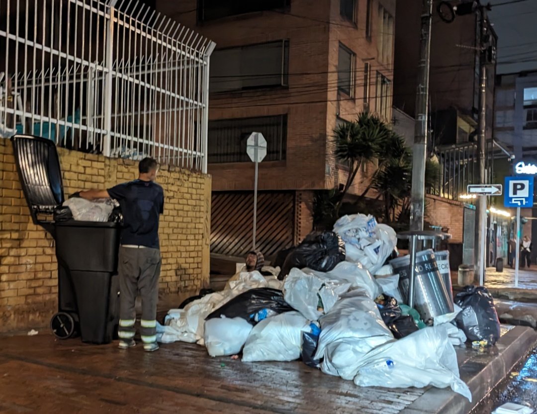 Qué bueno. Ojalá ahora la señora <a href="/Leoescocina/">Leonor Espinosa</a> sea más responsable con el vecindario.
