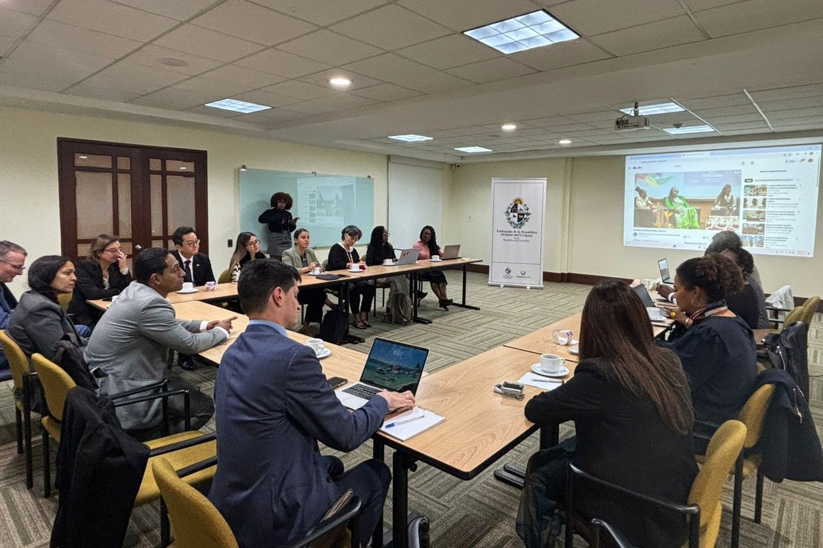 👌🙋🏾‍♀️ Con el objetivo de visibilizar y resaltar importancia de la promoción y respeto de derechos humanos del pueblo afrocolombiano, <a href="/UruguayenCol/">Embajada de Uruguay en Colombia 🇺🇾🇨🇴</a>🇺🇾 y <a href="/CanadayColombia/">Canadá en Colombia</a>🇨🇦, junto a <a href="/cnoa_afro/">C.N.O.A.</a>🇨🇴, organizamos espacio de intercambio y diálogo con presencia del cuerpo diplomático.

👇