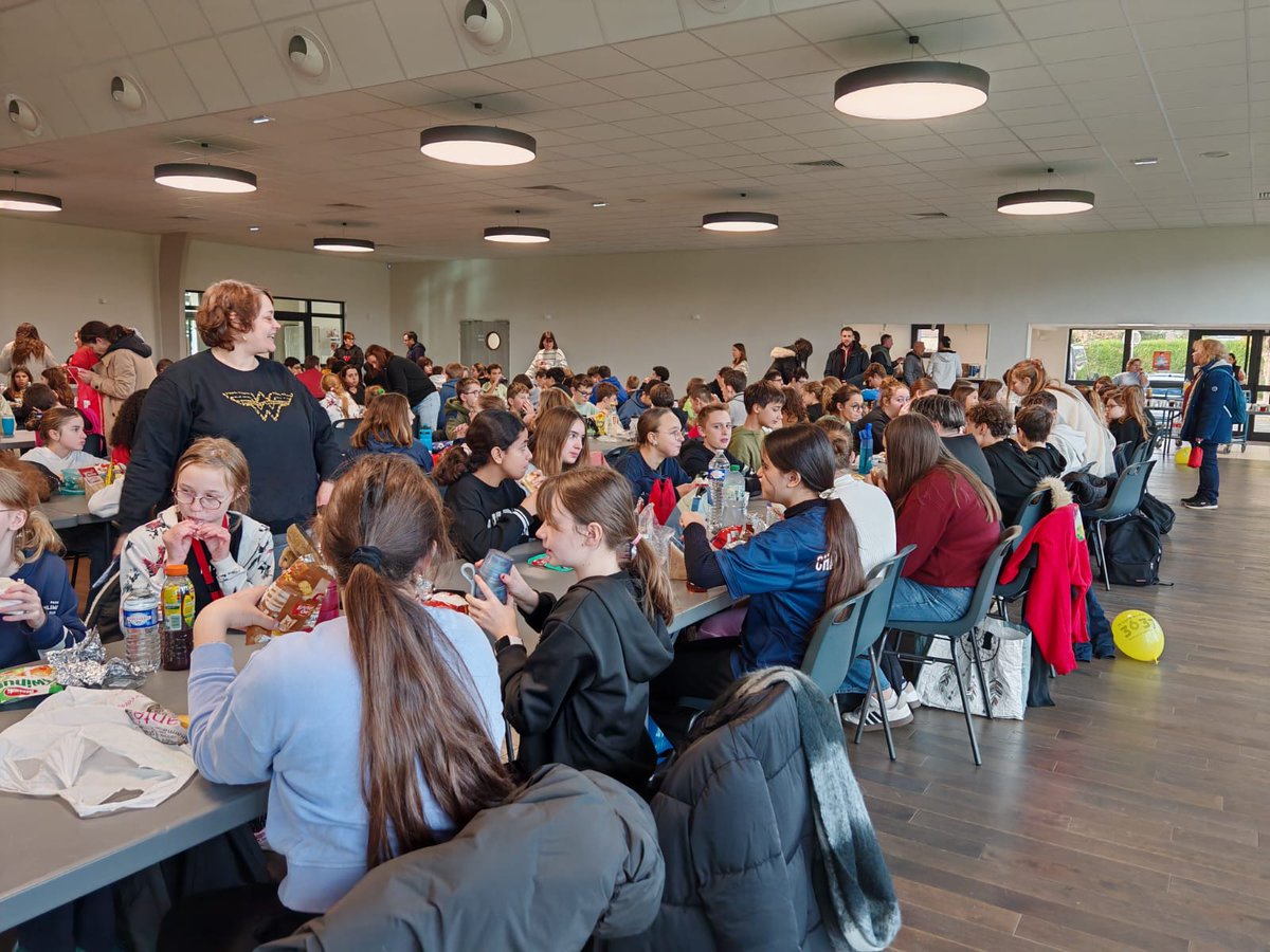 Collège Marc Chagall - Gasny tweet media
