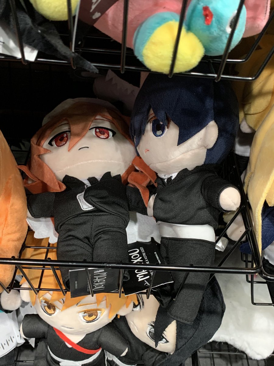 blorbos at the mall….. (someone pantsed aki ??? and his pants dont even fit)