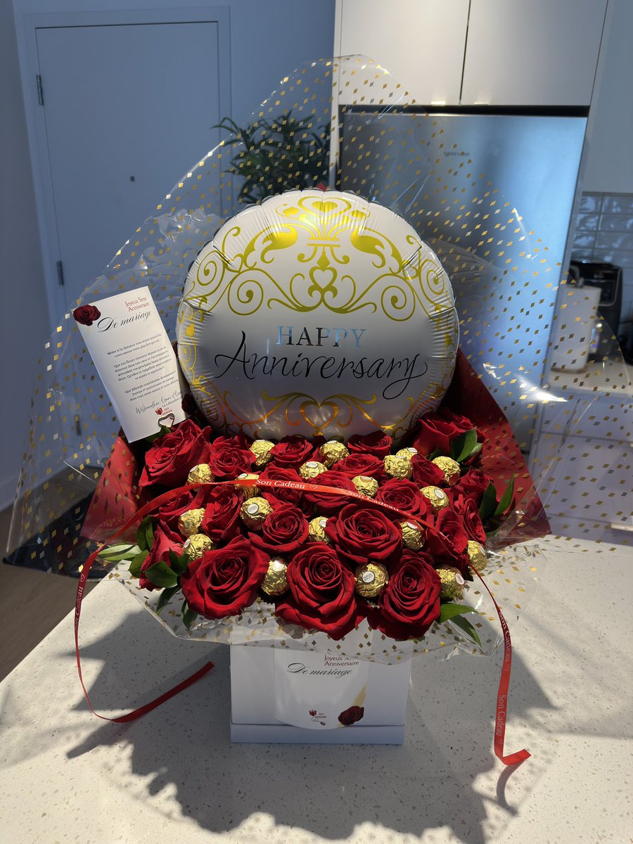 5 ans de mariage ça se fête 🎊 
Notre cliente a voulu émerveiller son amie à l’occasion de ses noces de bois. C’était une surprise haute en couleurs 😊✨
#love #sisters #surprise