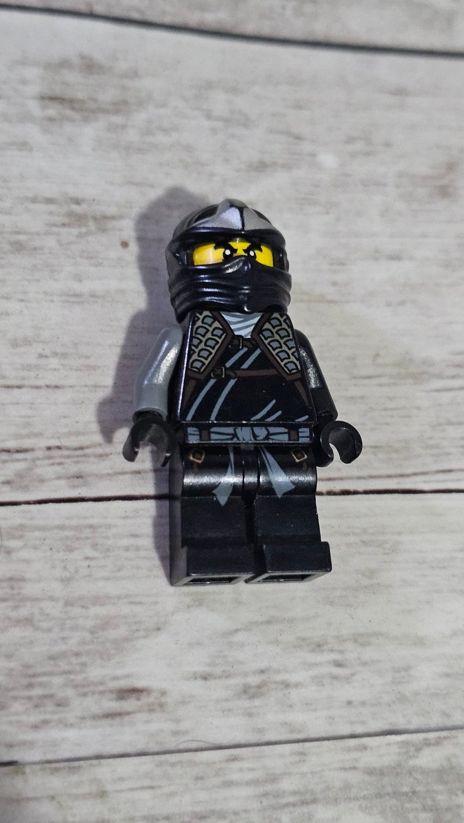 I can't believe it took me 3 years to realize I was low-key scammed 

Wdym my Cole had a grey arm ALL THIS TIME??????

HELLO?