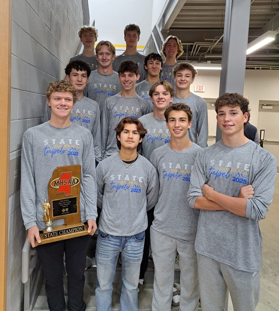 XCTupelo's tweet photo. The Torch has been Passed! #GoWave #TitleTown #TitleWave https://t.co/7yAtjXrCOh