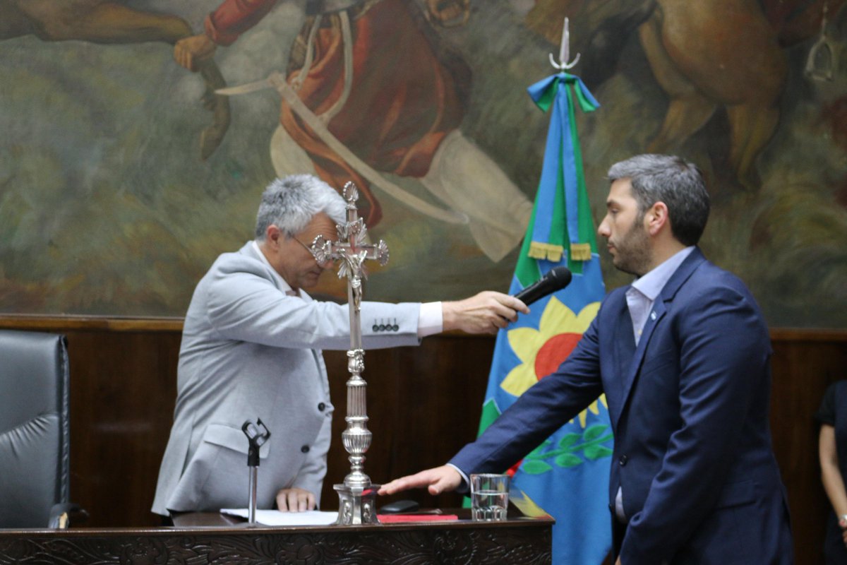 SI,JURO!

Hoy juré como Concejal de Morón para seguir representando a cada vecino.

Gracias al equipo de PRO Morón por el aguante y acompañamiento de todos estos años.
Gracias especialmente a <a href="/cristianritondo/">Cristian Ritondo</a> y <a href="/probuenosairesp/">PRO Buenos Aires</a> por confiar en mí para representar al Pro en Morón