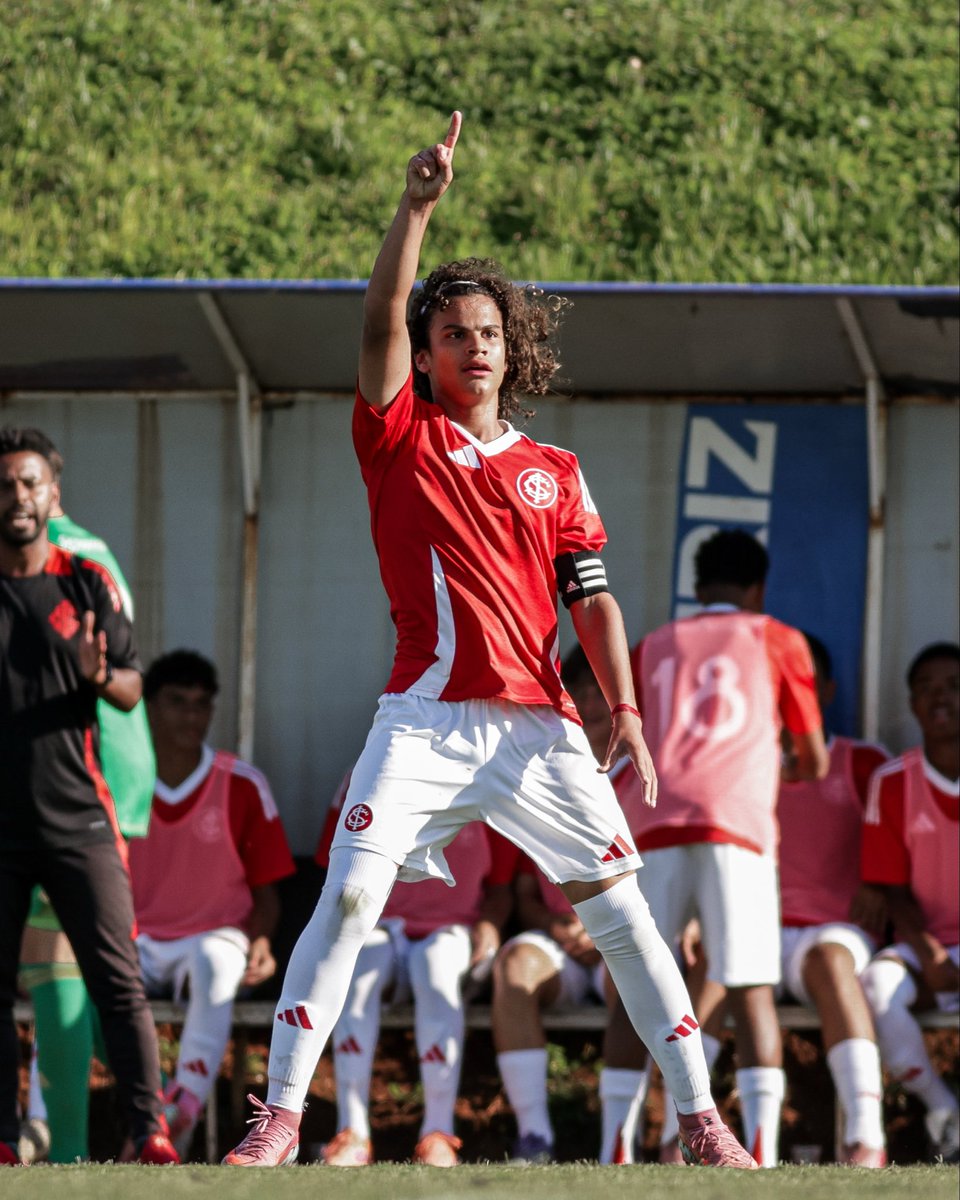 Celeiro_Ases's tweet photo. Vitóriaa do Celeiroo!! 🤩

A Sub-14 do #CeleirodeAses venceu o Red Bull Bragantino por 2x1 nesta sexta-feira e garantiu vaga na semifinal da Copa Umbro. 😍

Paulo Ricardo e Brener Ferreira marcaram os gols da vitória. 💪

Na semifinal, o Inter terá pela frente o clássico Gre-Nal. https://t.co/vJz3MbeVeT